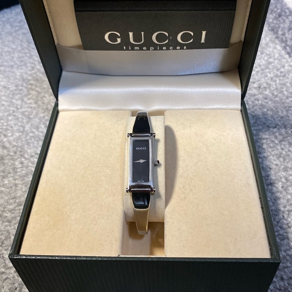 Gucci Accessories - Gucci 1500-L watch